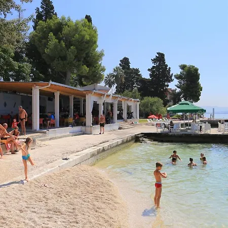 Апартаменты With Parking Space Kastel Luksic, - 21073 Каштела