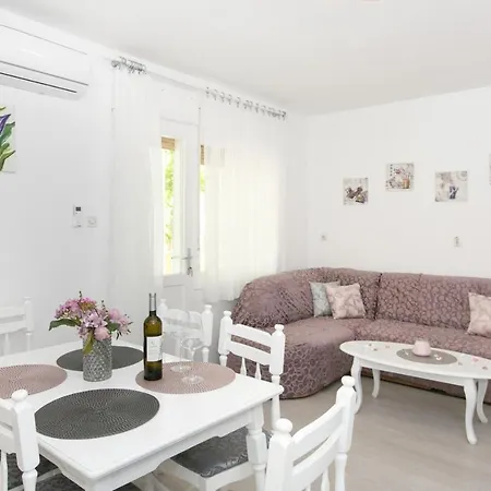 With Parking Space Kastel Luksic, - 21073 *