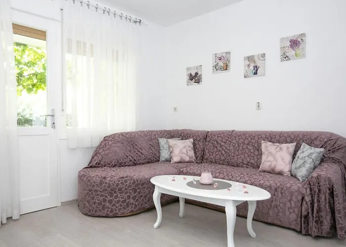 Appartement With Parking Space Kastel Luksic, - 21073