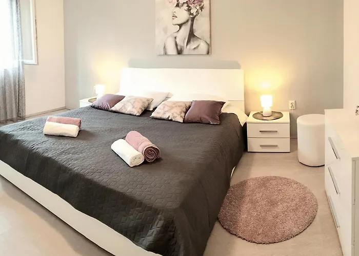 Appartement With Parking Space Kastel Luksic, - 21073 *