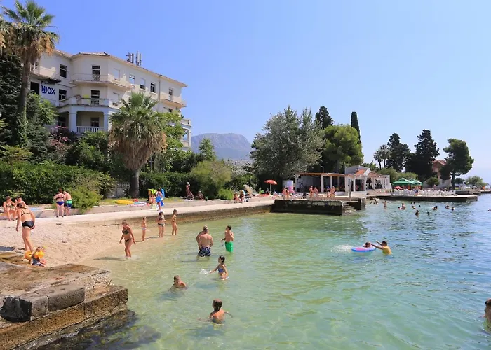 Appartement With Parking Space Kastel Luksic, - 21073 *