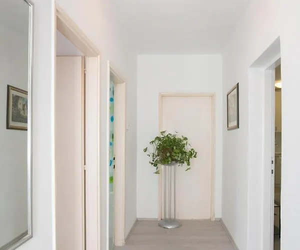 With Parking Space Kastel Luksic, - 21073 Appartement