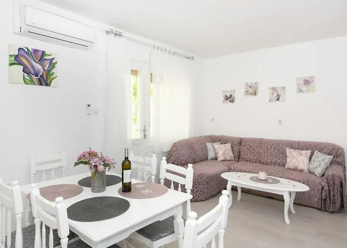 With Parking Space Kastel Luksic, - 21073 *